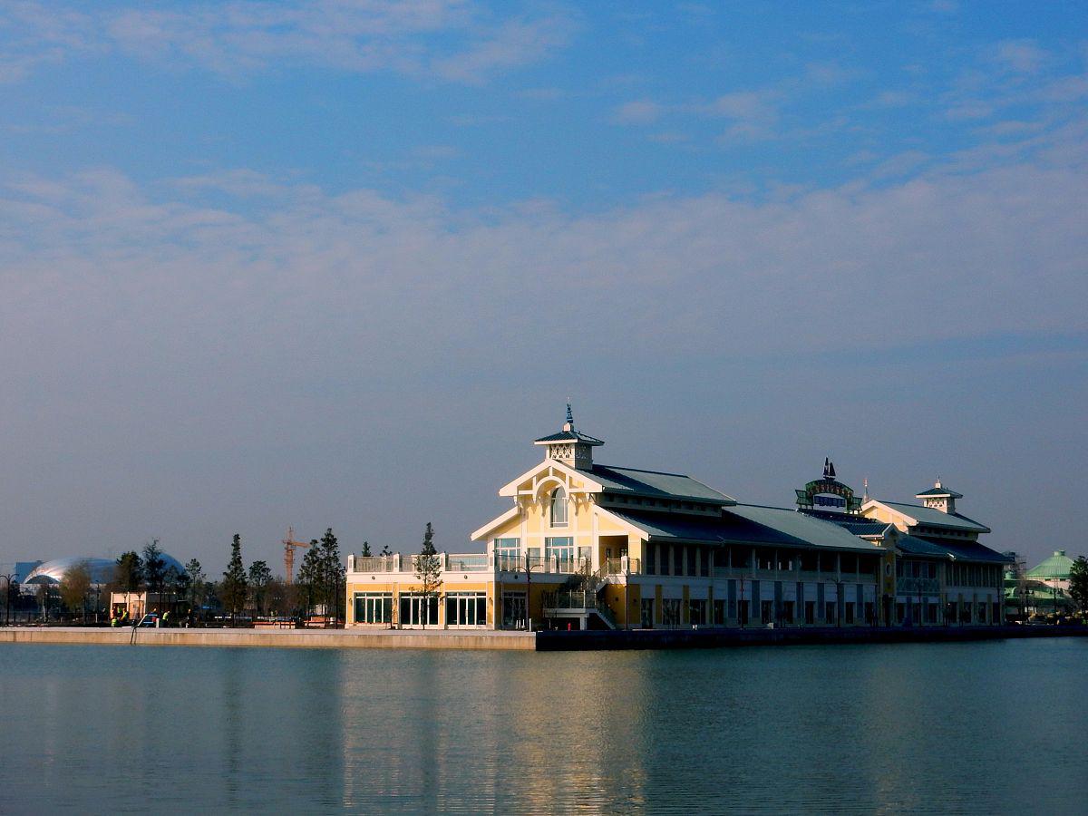 鹰潭灵溪小镇生态乐园 鹰潭灵溪小镇生态乐园是一个充满自然之美的