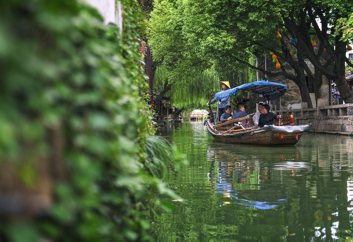 鹰潭灵溪小镇生态乐园 鹰潭灵溪小镇生态乐园是一个充满自然之美的