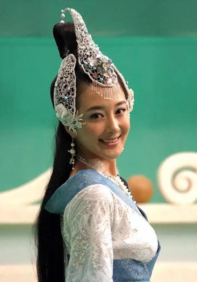 李依晓:40岁靠演坏女人翻身 李依晓曾是古装第一美人,因被狗咬毁容