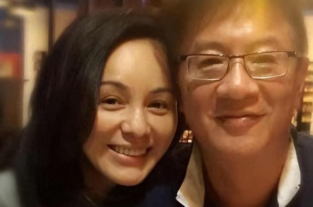 53岁王琳的爱情故事 王琳经历了两次富商丈夫离婚,如今儿子鼓励她拥抱