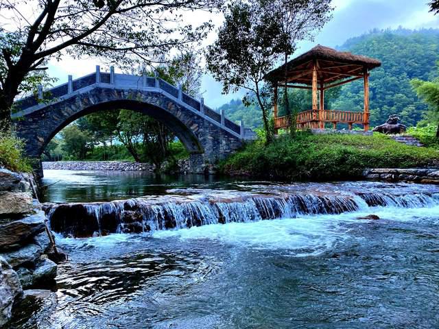 江津区四屏镇的"双胞胎泉" 江津区四屏镇的青堰村被称为"重庆第一