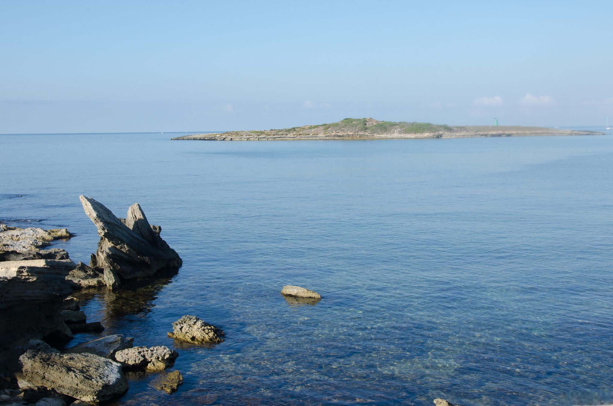 大长山岛,位于中国辽宁省大连市南部,是中国最大的人工岛屿之一