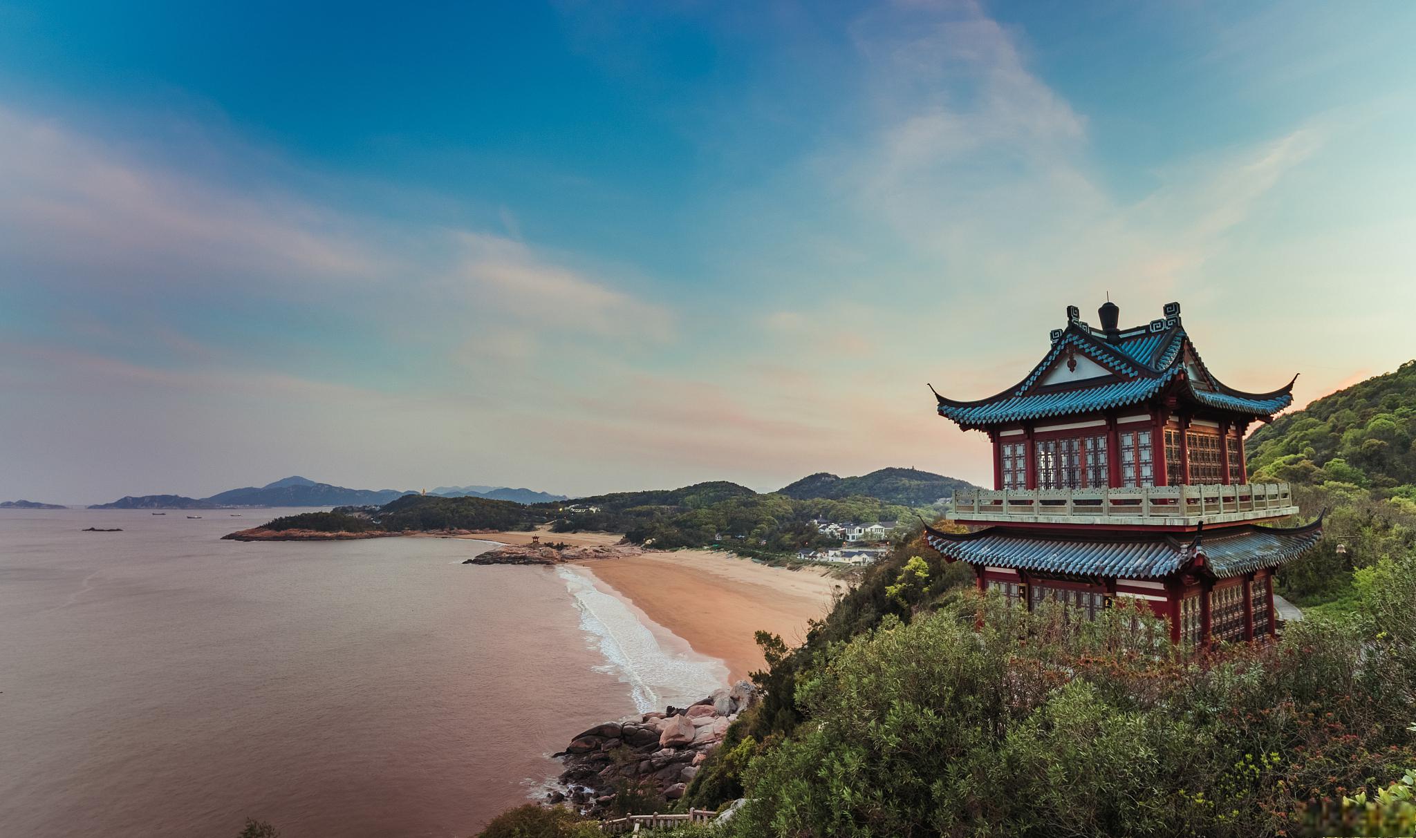 太湖风景区位于无锡市南郊,这里山水相映成趣,名胜古迹众多,融自然