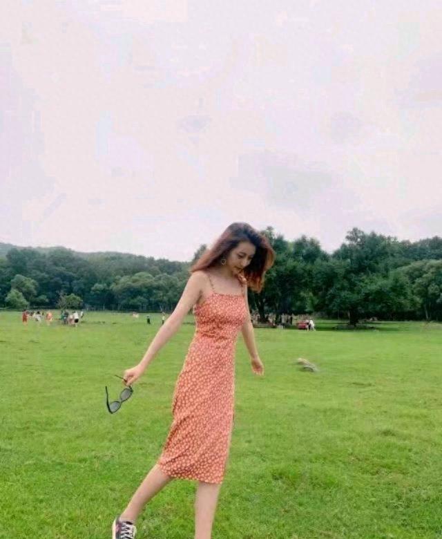 张舒越:如何成为央视主持新秀的"校花学霸" 张舒越凭借自己的实力和