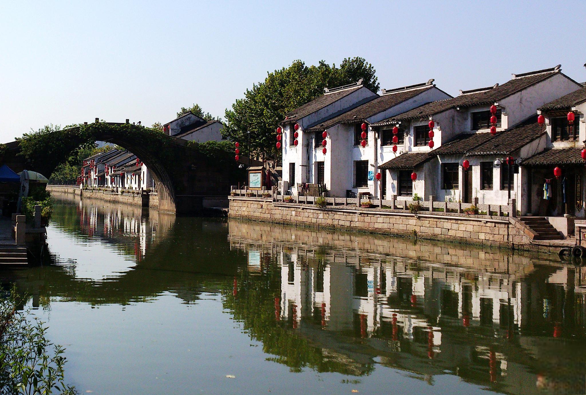 震泽古镇,江南水乡的文化底蕴 震泽古镇,位于江苏省苏州市吴江区南部