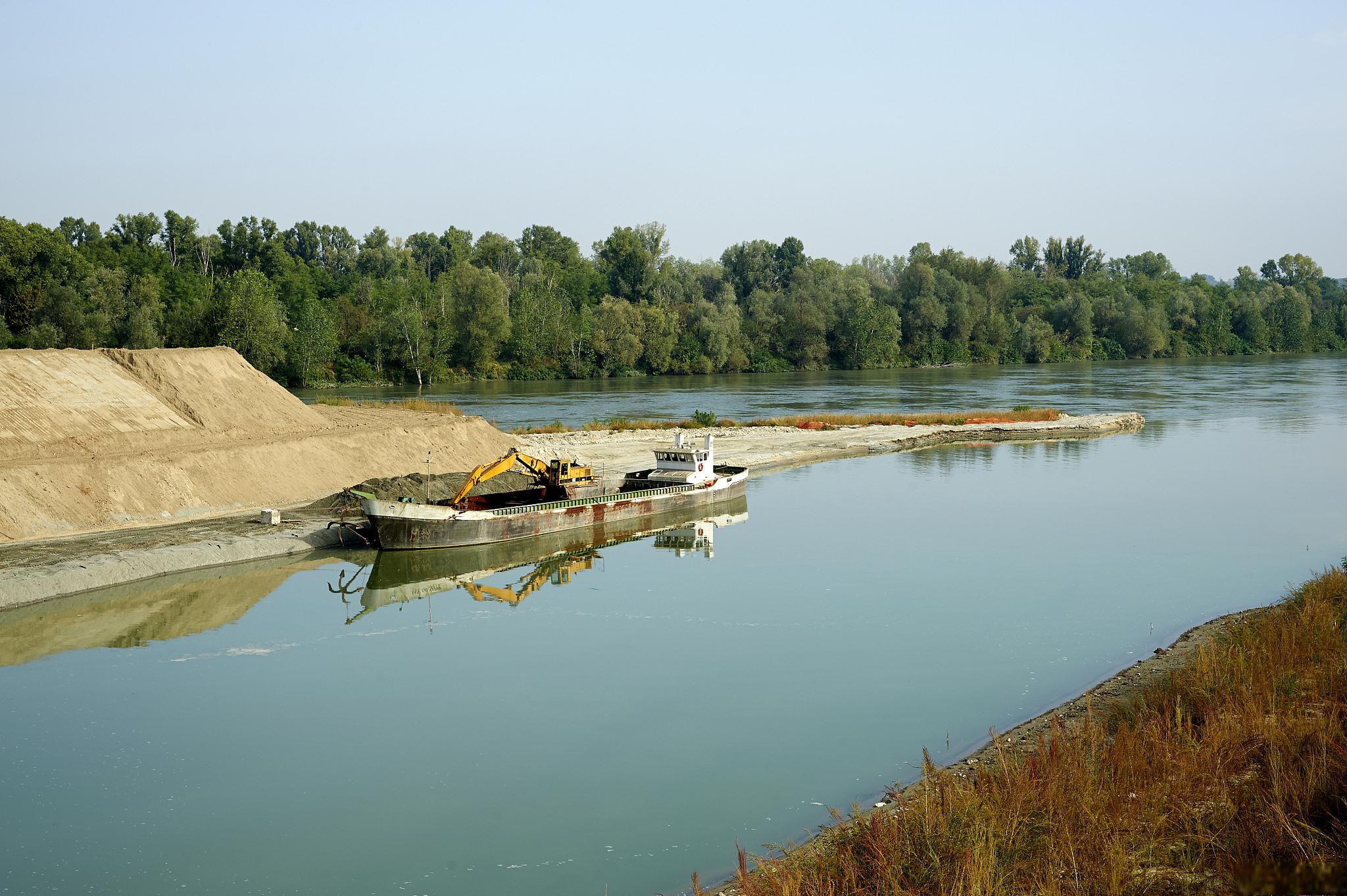 一个充满活力的公园 子牙河滨河公园,位于天津市红桥区洪湖东路,是一