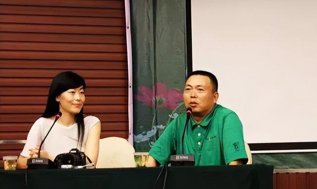 段永平花费数百万与巴菲特共进午餐,带上当时年仅26岁的黄峥,如今黄峥