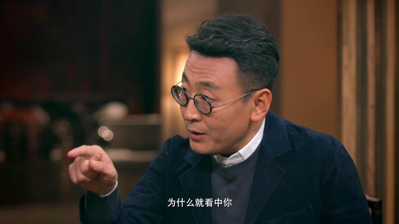 24年谈话节目的"闷骚男" 窦文涛是凤凰卫视的名嘴,以《锵锵三人行》和