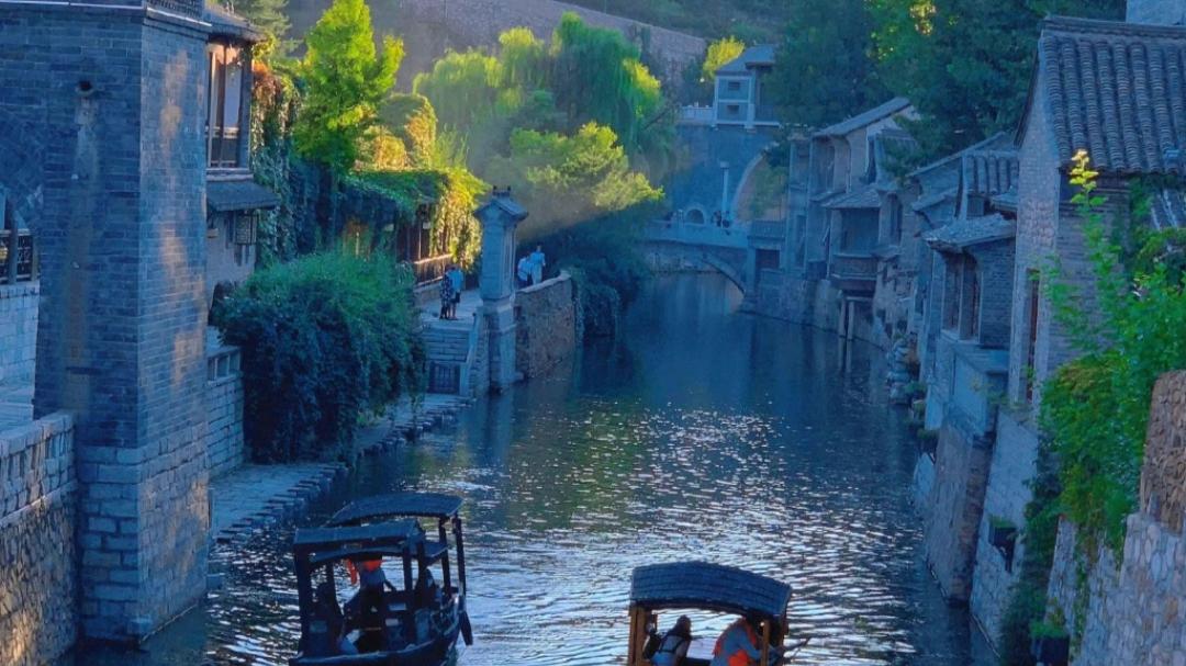 北京古北水镇旅游攻略 北京古北水镇位于北京市密云区古北口镇的