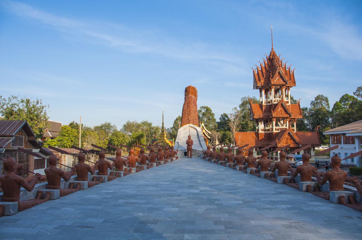 云南西双版纳,热带桃源 云南西双版纳,位于中国的最南端,被誉为"中国