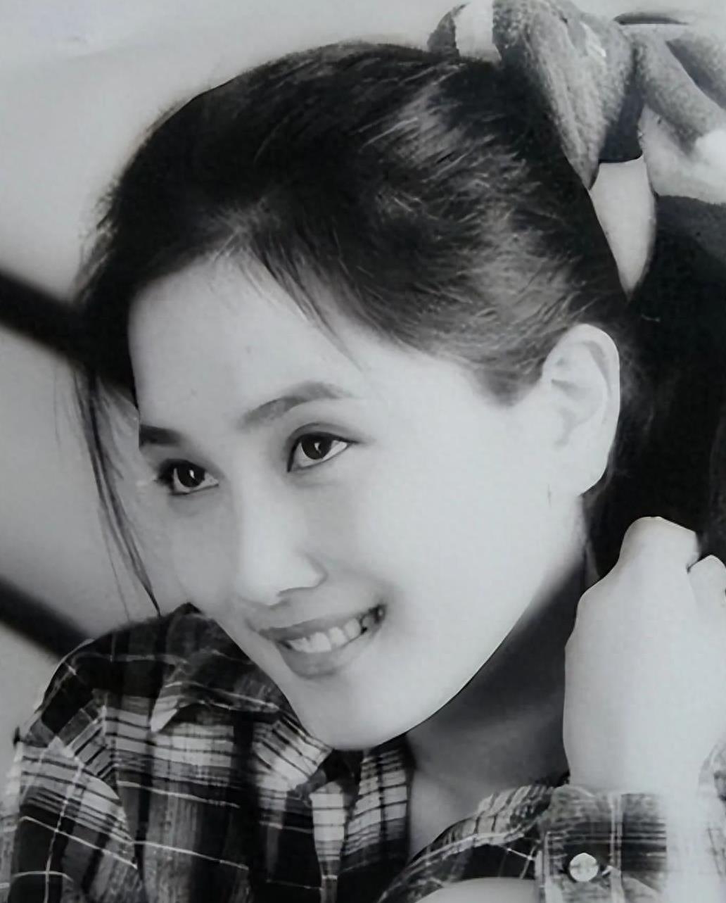 离婚破裂,女儿相依为命 潘雨辰和侯勇的婚姻备受争议,最终以离婚告终.