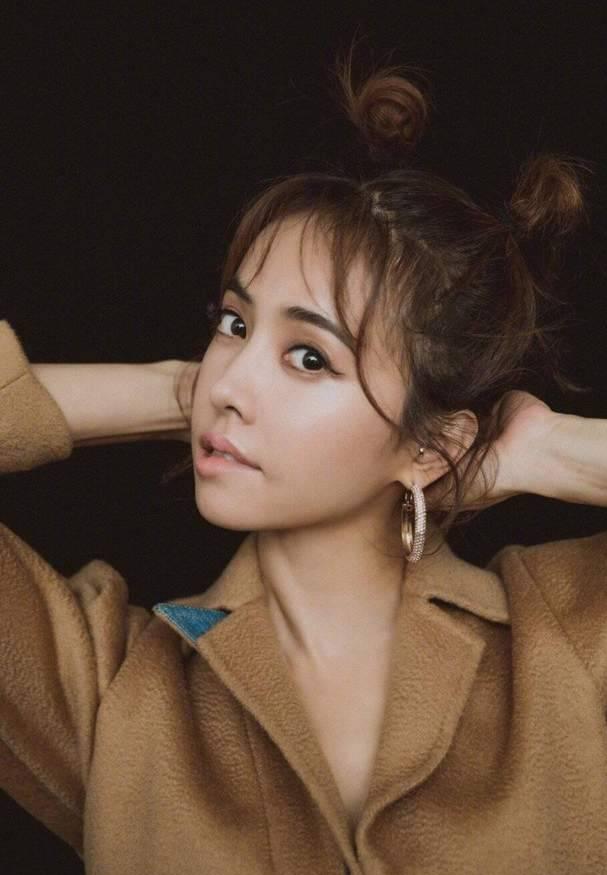 43岁蔡依林:成熟女性的美丽和魅力 43岁的蔡依林,身材饱满,女人味十足