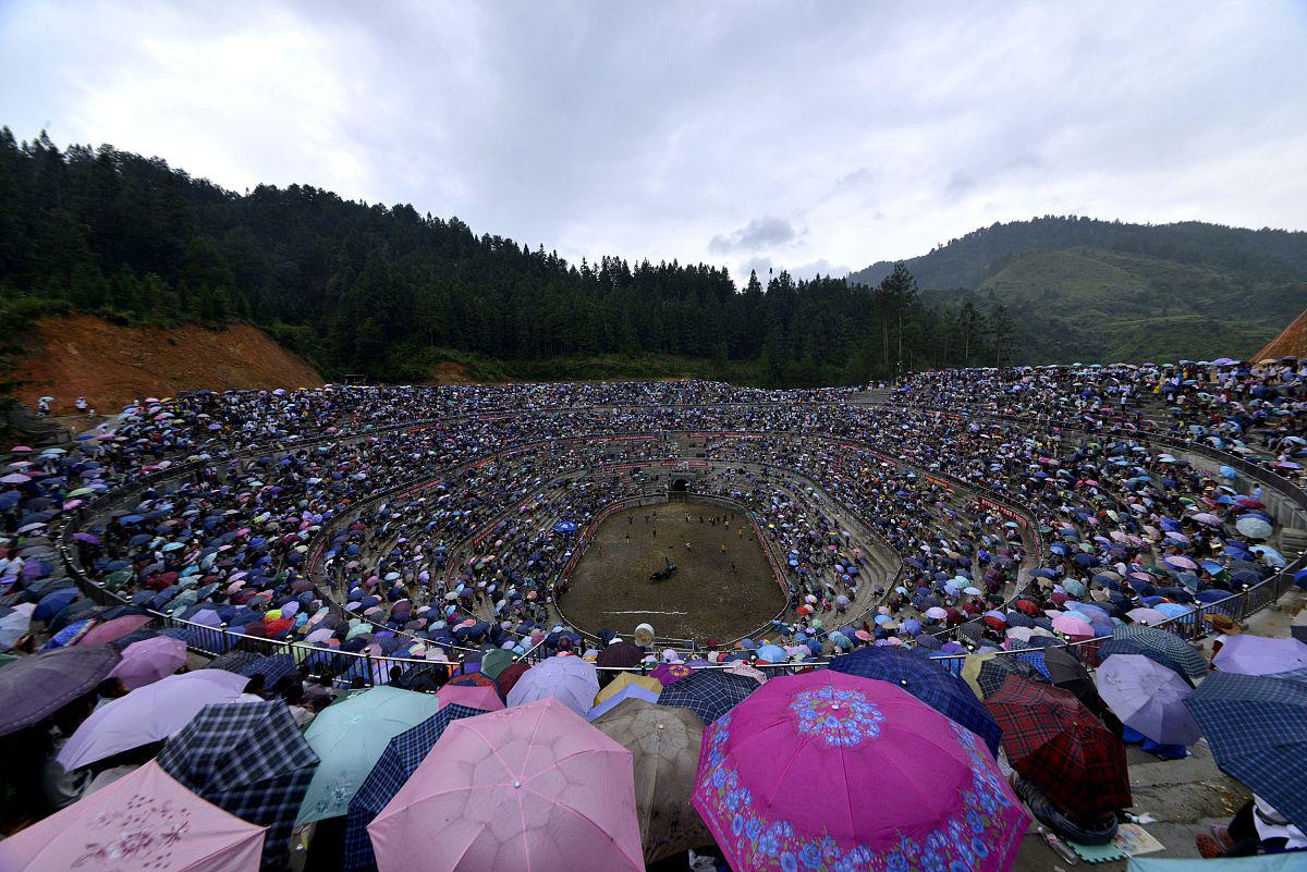牛王寨是一座典型的大别山余脉,位于庐江县柯坦镇,与桐城市毗邻,海拔
