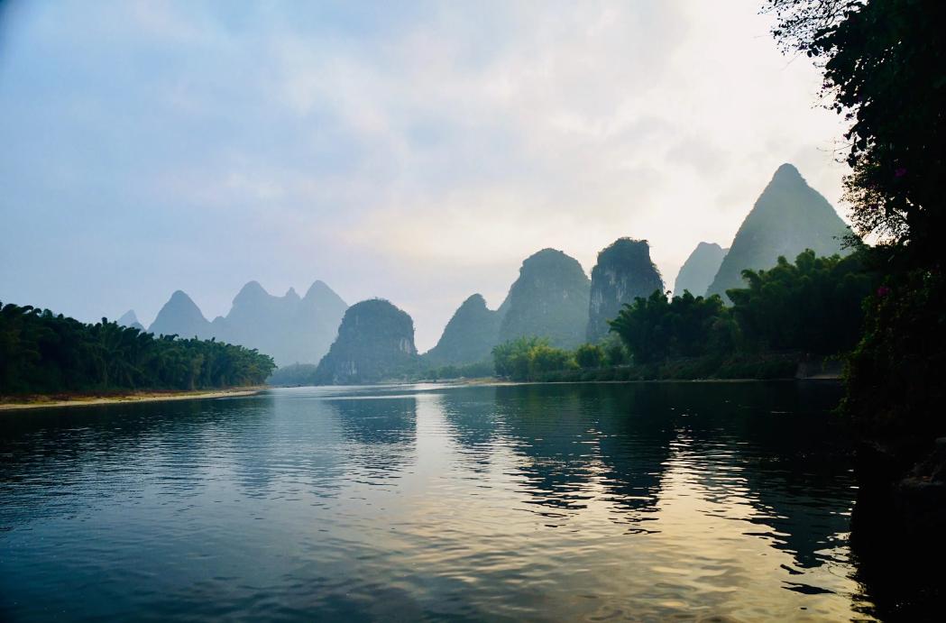 秋天的魅力 桂林,提及这个名字,心中便浮现出一幅画面:山清水秀,风景