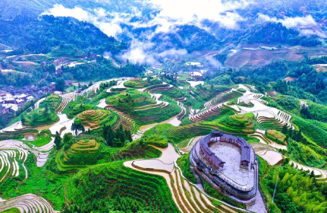 广西旅游景点推荐 广西壮族自治区位于中国的南部,是一个拥有丰富自然