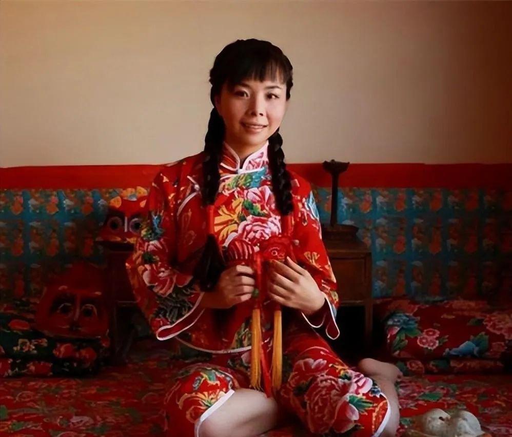 草根歌手王二妮真实身份揭秘 草根歌手王二妮的真实身份令人难以置信