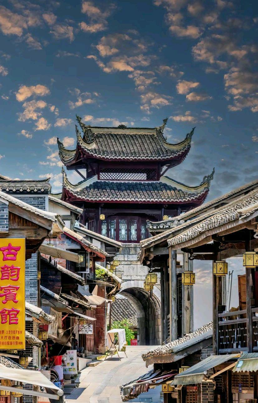 贵阳青岩古镇,一座值得一游的古镇 贵阳青岩古镇位于贵州省贵阳市花溪