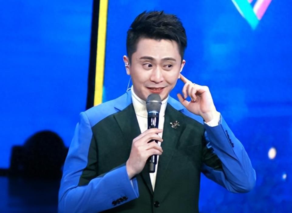 杨帆:让世界刮目相看 杨帆,央视综艺频道的主持人,以幽默风趣的风格和