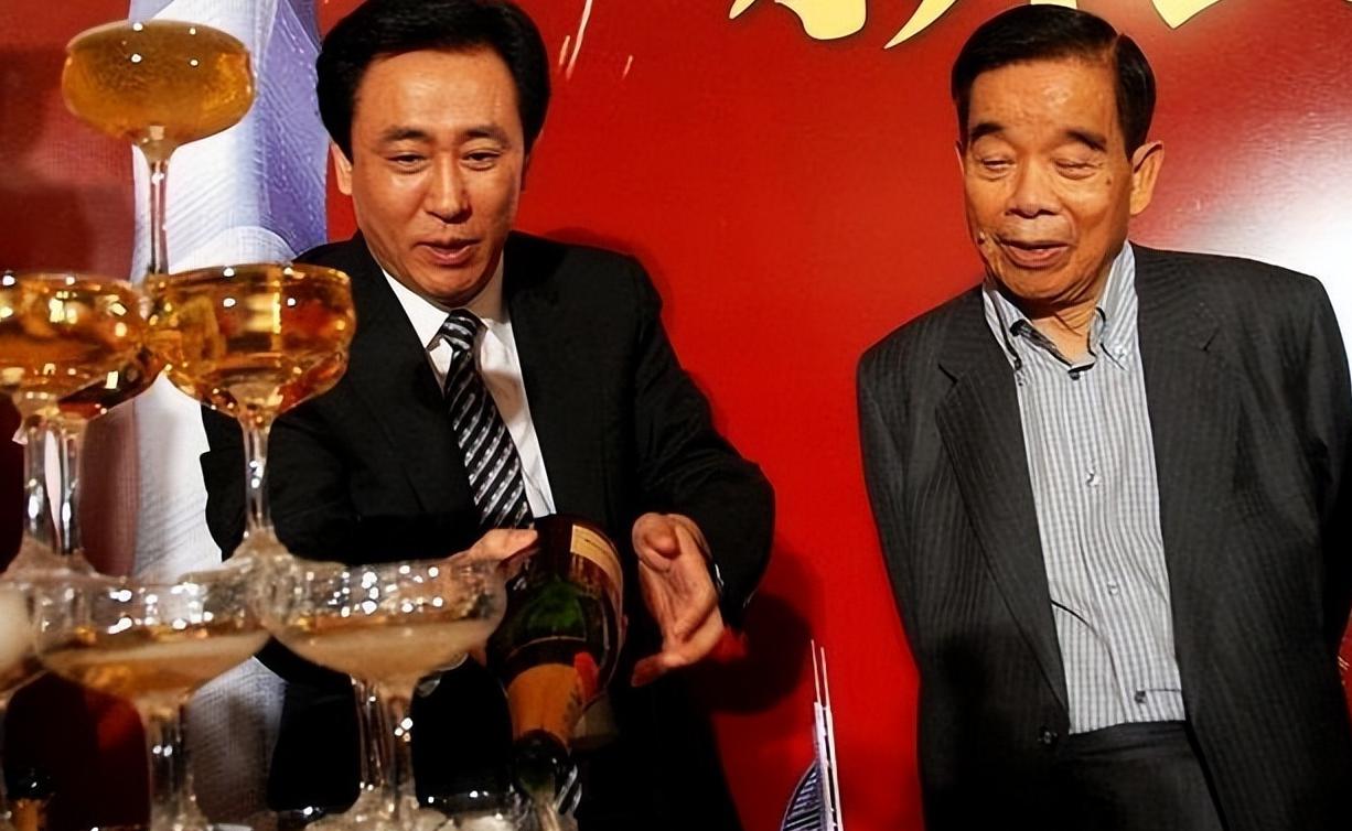 许家印背后的两大香港巨富 许家印与郑裕彤,刘銮雄之间的关系是建立在