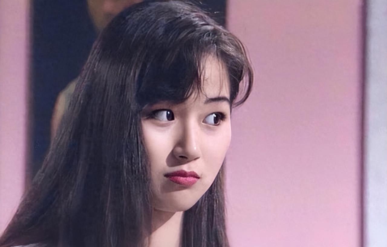 万绮雯:香港第一美腿 万绮雯身高171厘米,拥有140厘米的美腿,因此被誉