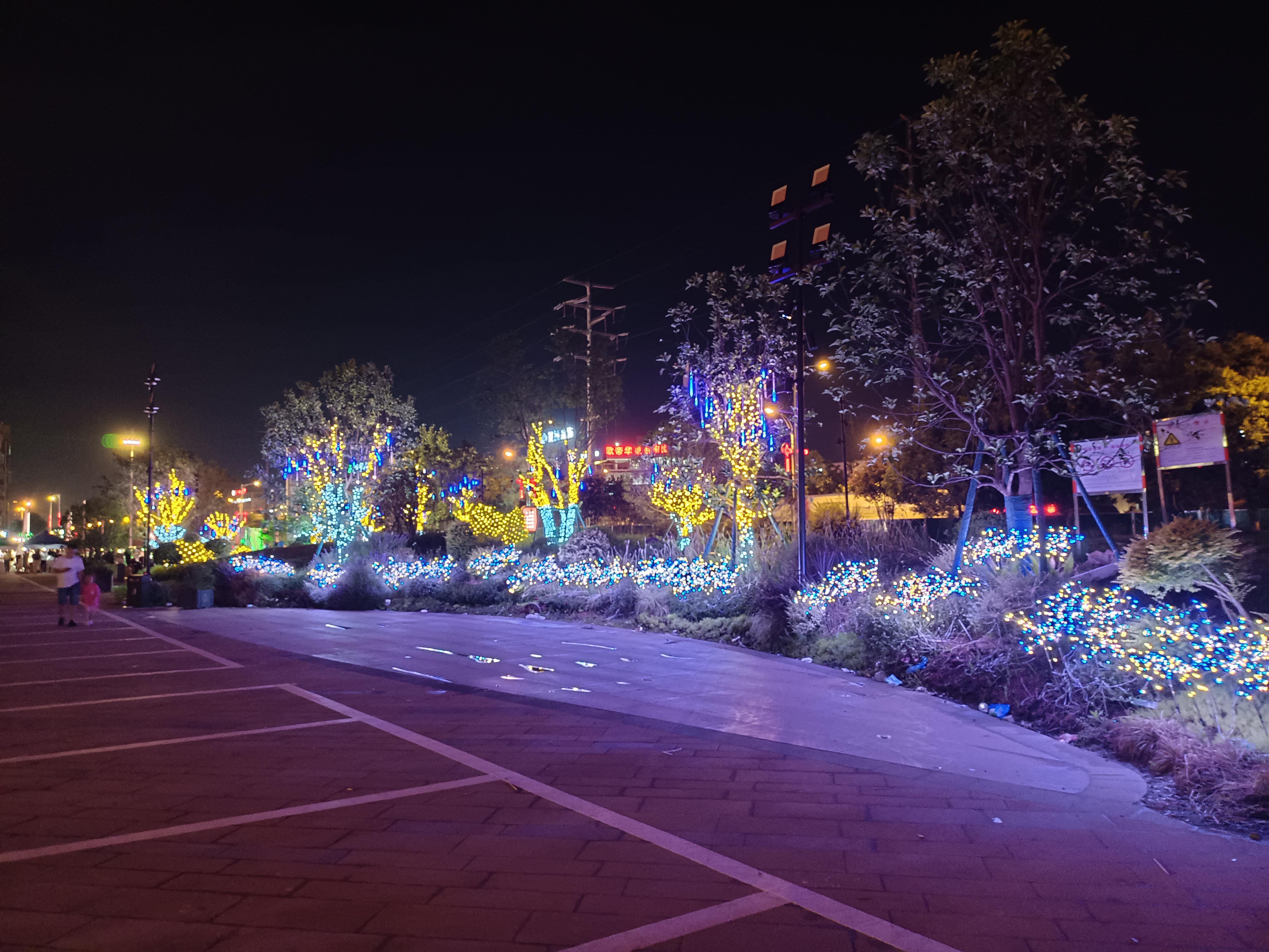 金义宝龙广场的选址相对而言比较好,因为人口和人流的加持,但是硬伤
