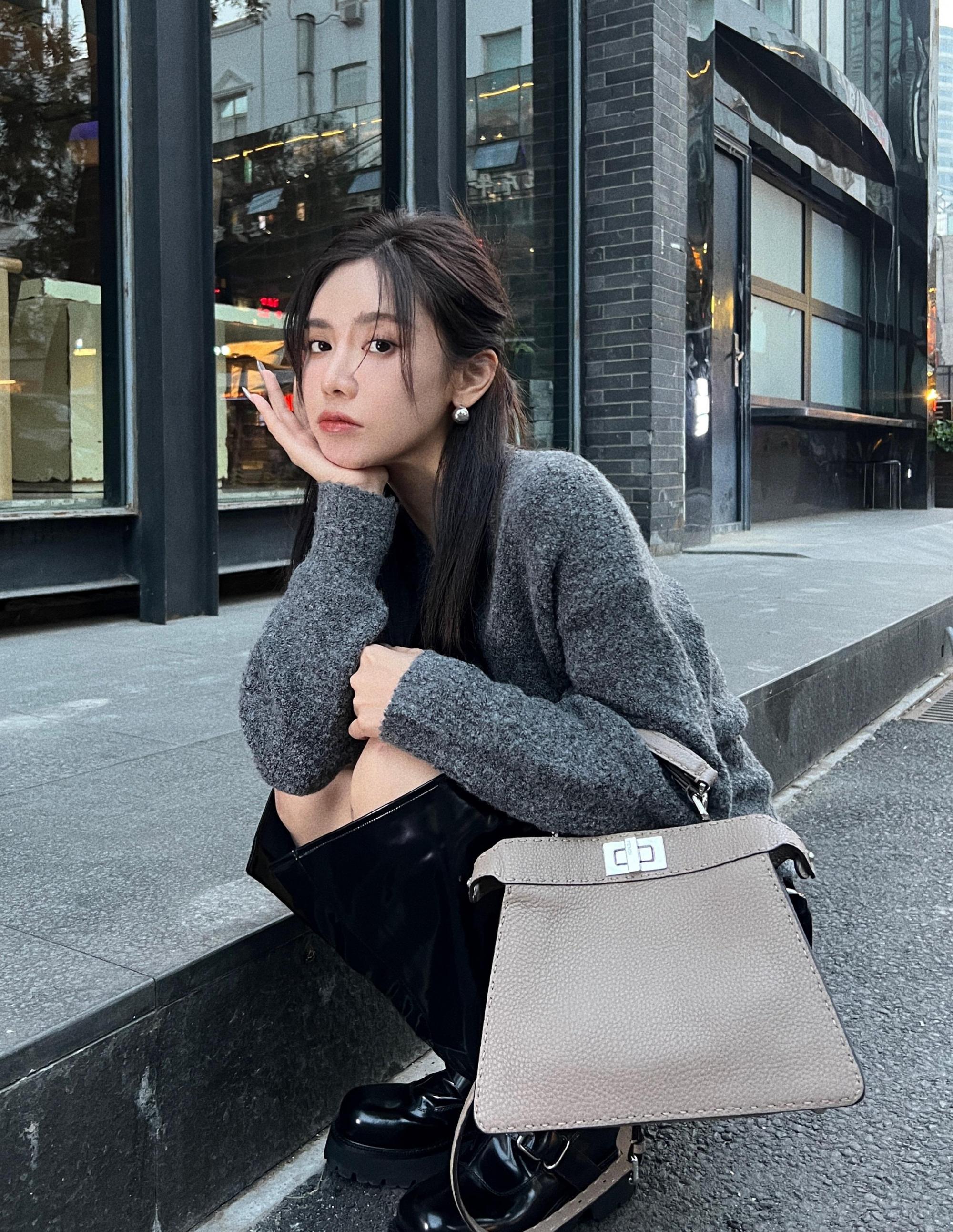 美娜:多面才华的典范 美娜,原名宋美娜,是一位东北地区的美女主播和