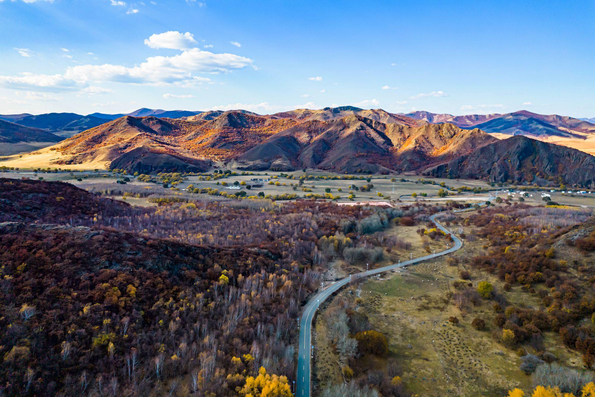 黑羊山旅游度假区 黑羊山旅游度假区位于兴安盟科右前旗德伯斯镇阿日