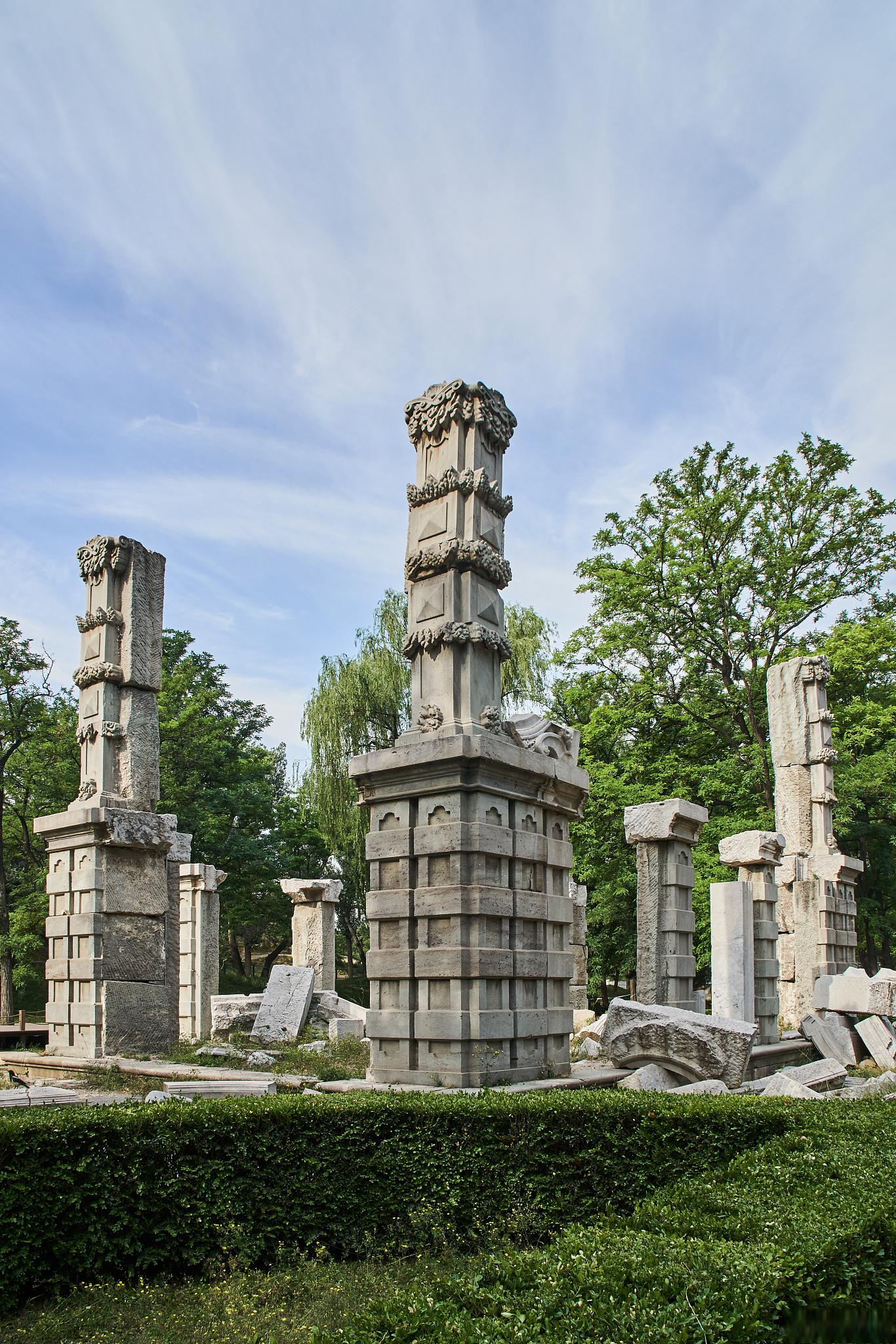 圆明园,中华民族的文化瑰宝 圆明园,这座被誉为"万园之园"的皇家园林