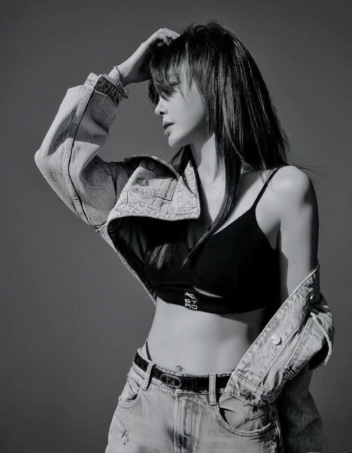 秦岚健身之路 秦岚参与健身训练已经有一段时间了,并且取得了显着的