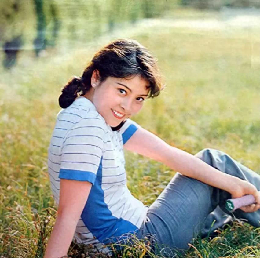 嫁小8岁老公,丁克30年,无儿无女也满足 梁丹妮是一位杰出的演员,与她