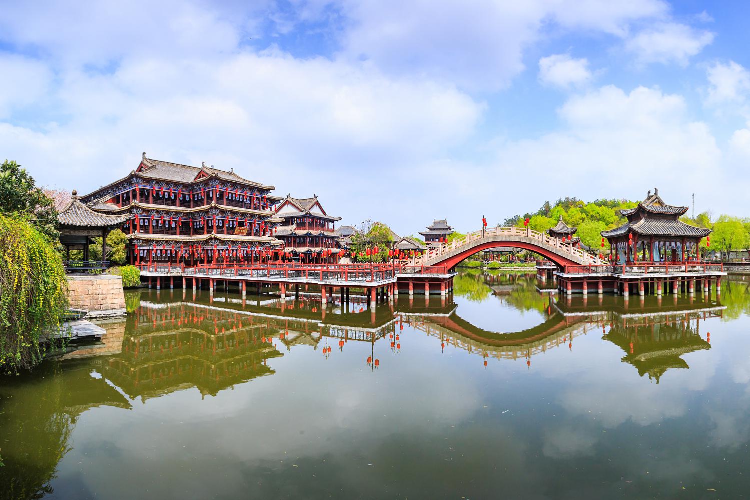 宋城杭州:中国悠久历史的呈现 作为中国历史文化名城,杭州承载了数