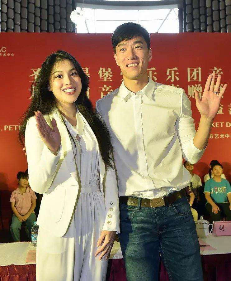 葛天:坚韧与坚持 葛天,曾是刘翔的前妻,婚后不足一年分道扬镳,如今在