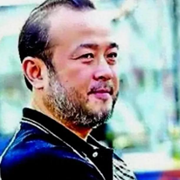 赵安事件后,家里冷清了 赵安是央视春晚的首席导播,但在一次事件后