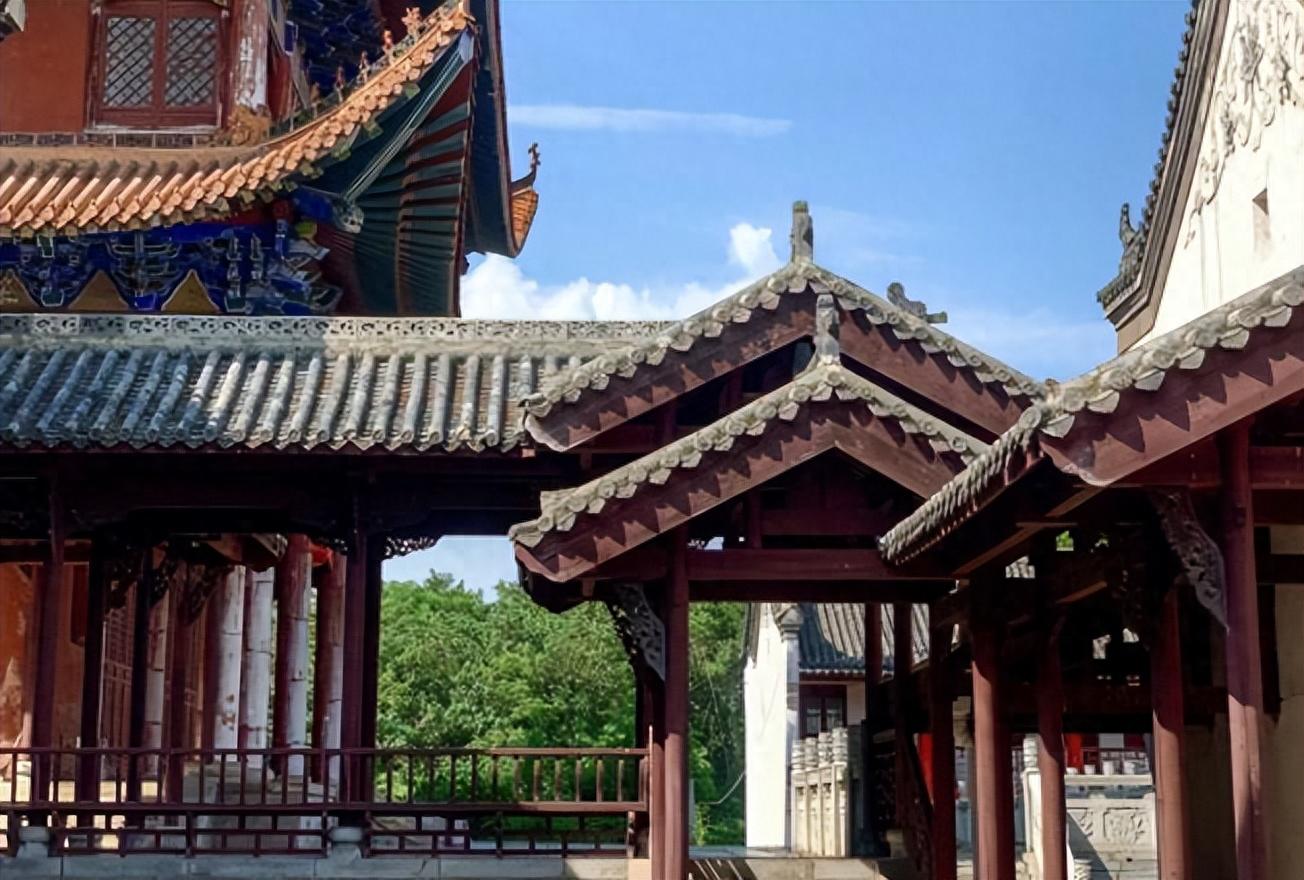 武汉景德寺:最不差钱的寺庙 说到.@旅行迷宫的动态