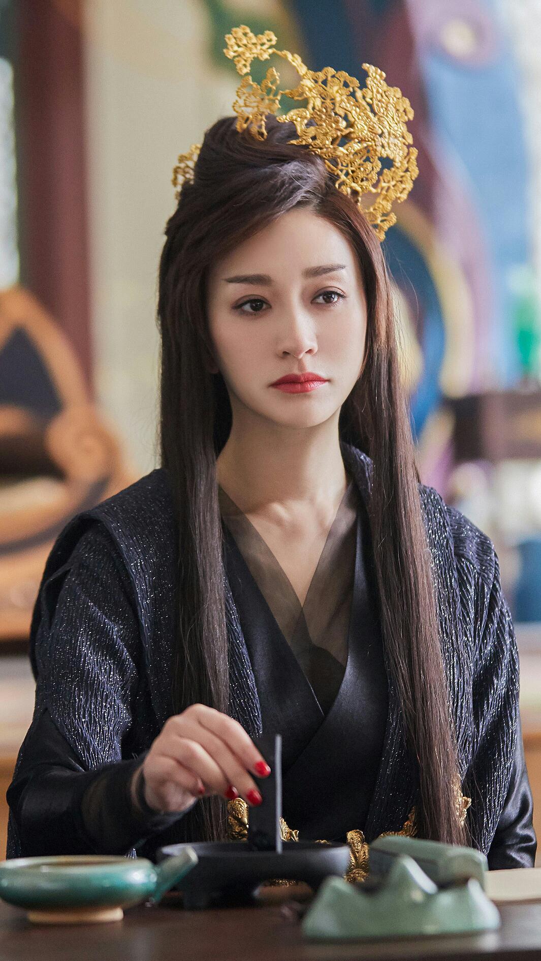 古装八大疯批美人 角丽谯长得美艳动人,说话神情都非常妩媚,但面目自