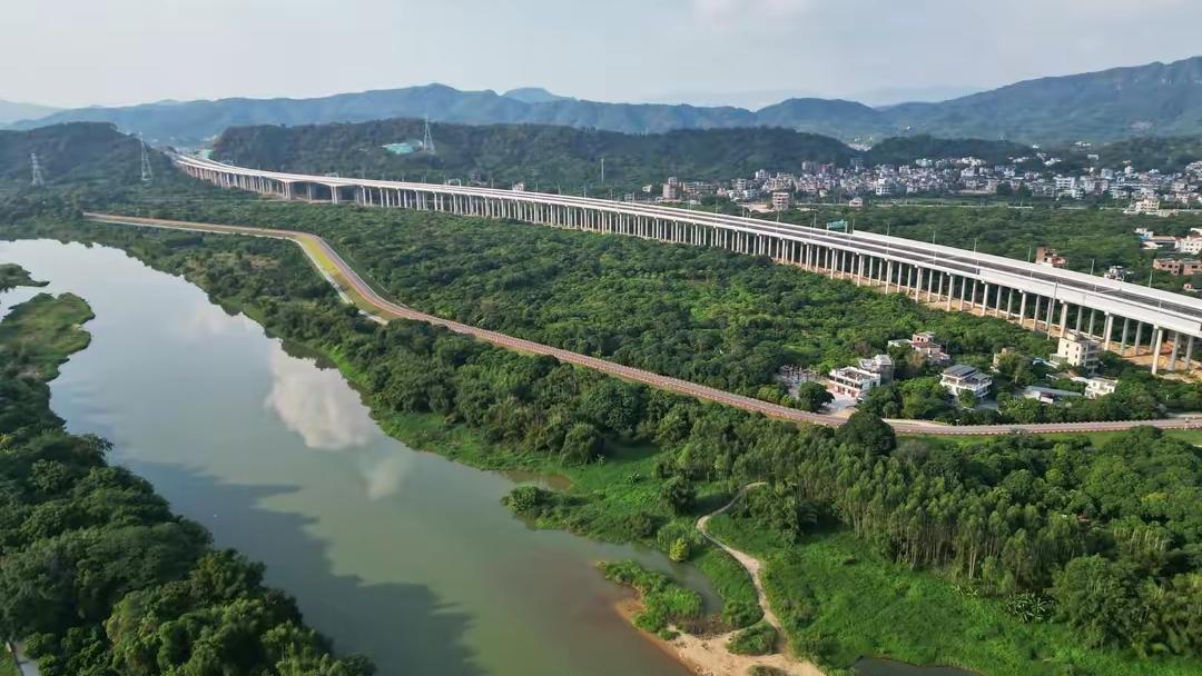 从埔高速:一条路,一座城,引领未来的交通新篇章 从埔高速,一条引领