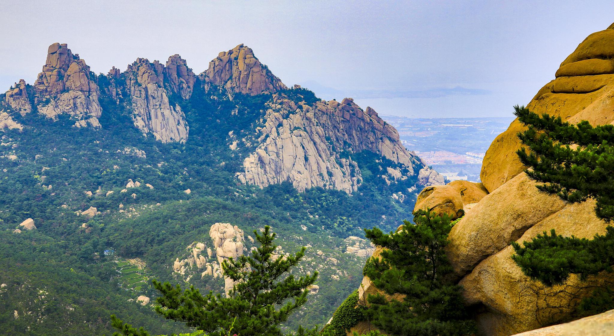 崂山:仙风道骨的名山 崂山,位于中国山东省青岛市,是一座拥有悠久历史