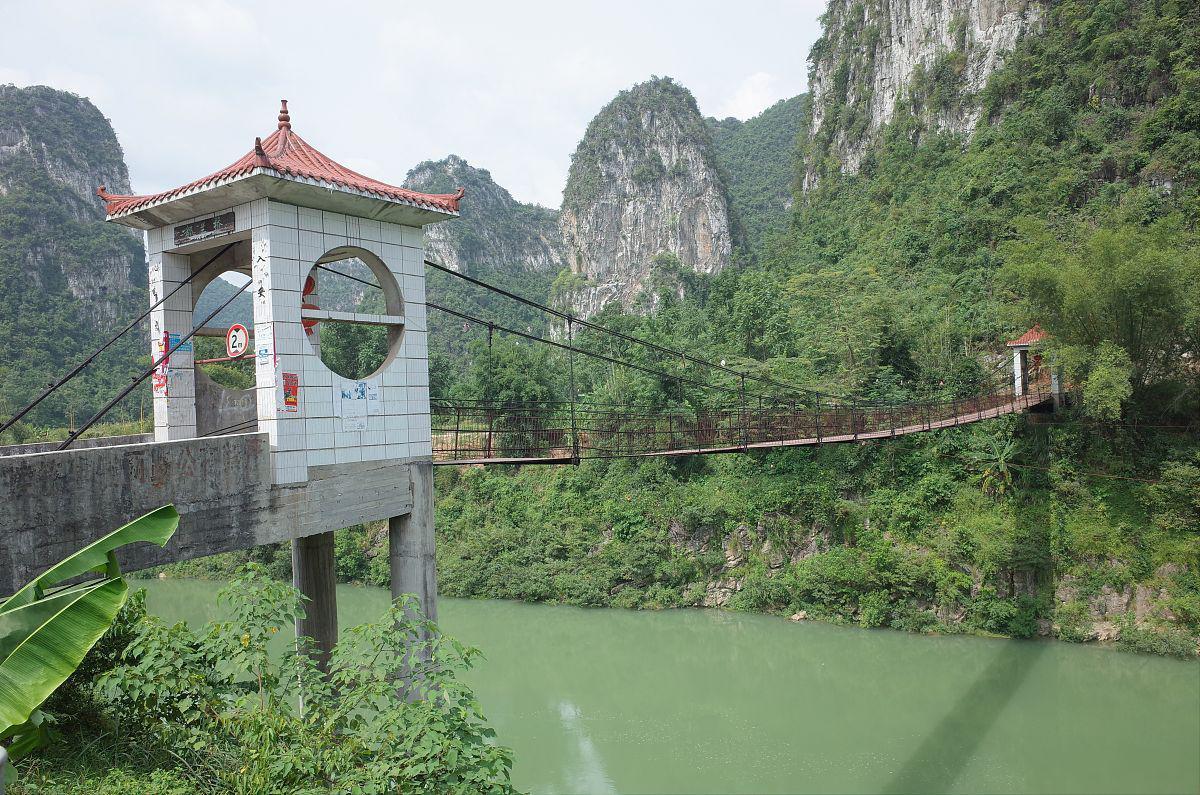 兴义市旅游攻略 兴义市是贵州省黔西南布依族苗族自治州的首府,拥有