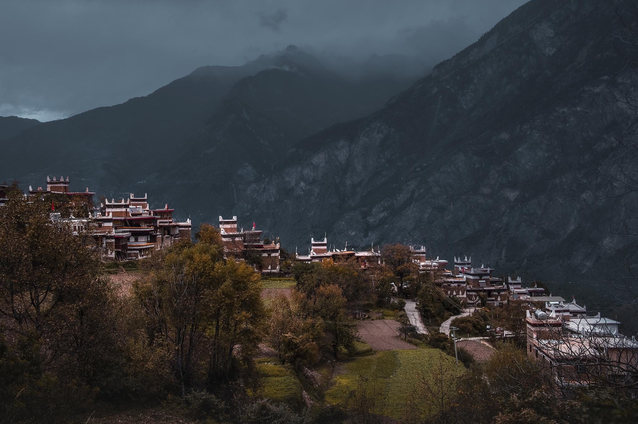 四川甘孜丹巴甲居藏寨是一个不错的选择