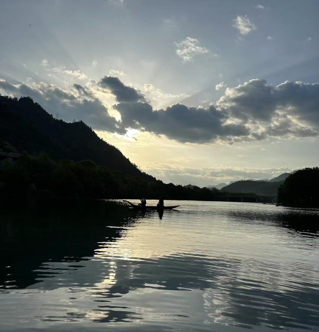 永嘉楠溪江的美景 永嘉楠溪江竟藏着这样风景如画的地方,一叶轻舟