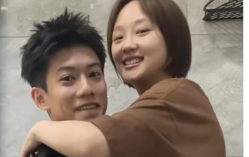 网红高泽于向心爱的丸子求婚 网红情侣高泽宇向心爱的女孩丸子求婚啦!