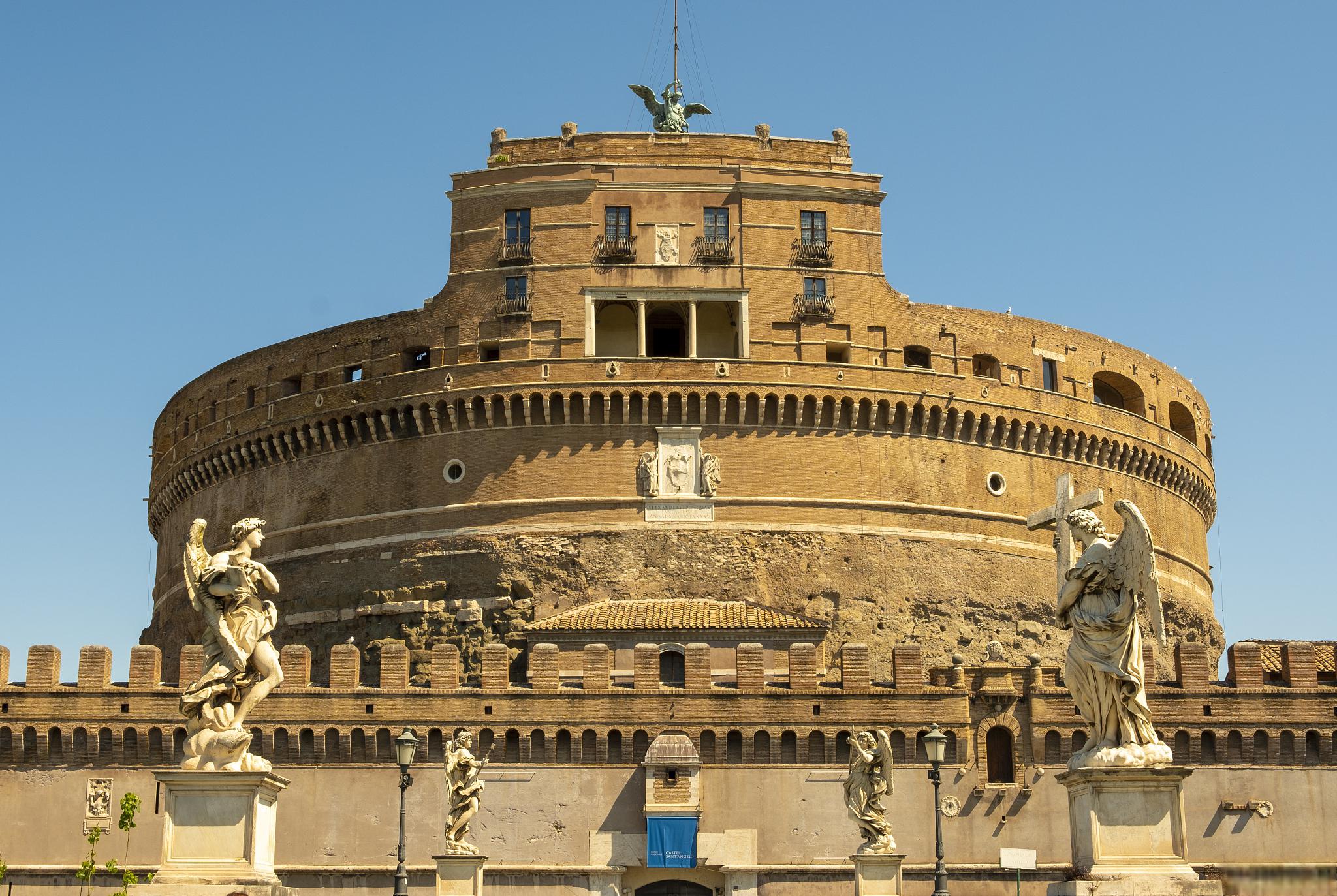它承载着古罗马帝国的辉煌,拥有许多令人惊叹的景点和建筑.