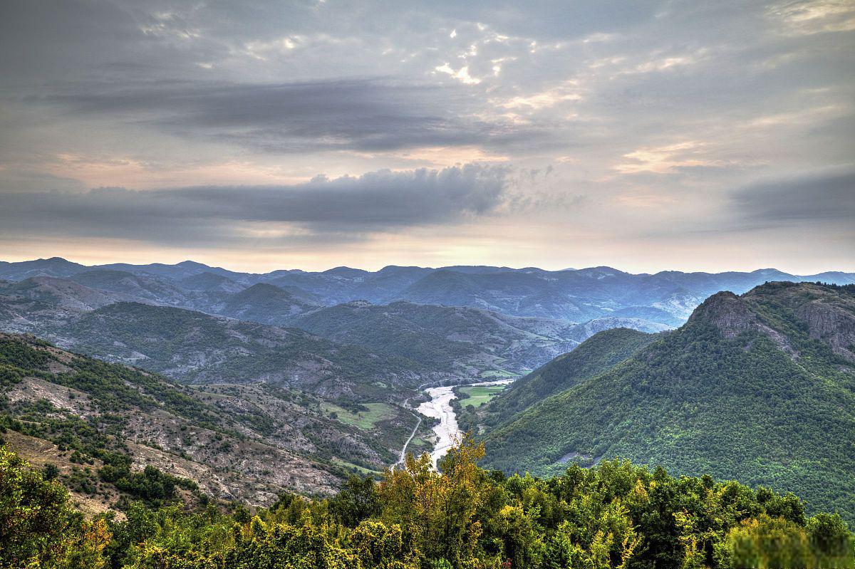 兰家山,荥经县的旅游胜地 荥经县位于四川盆地西部,是一个风景秀美的