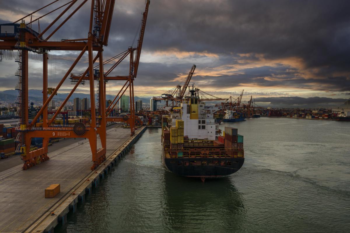 港口与航道工程资质办理 港口与航道工程资质办理是企业从事港口与