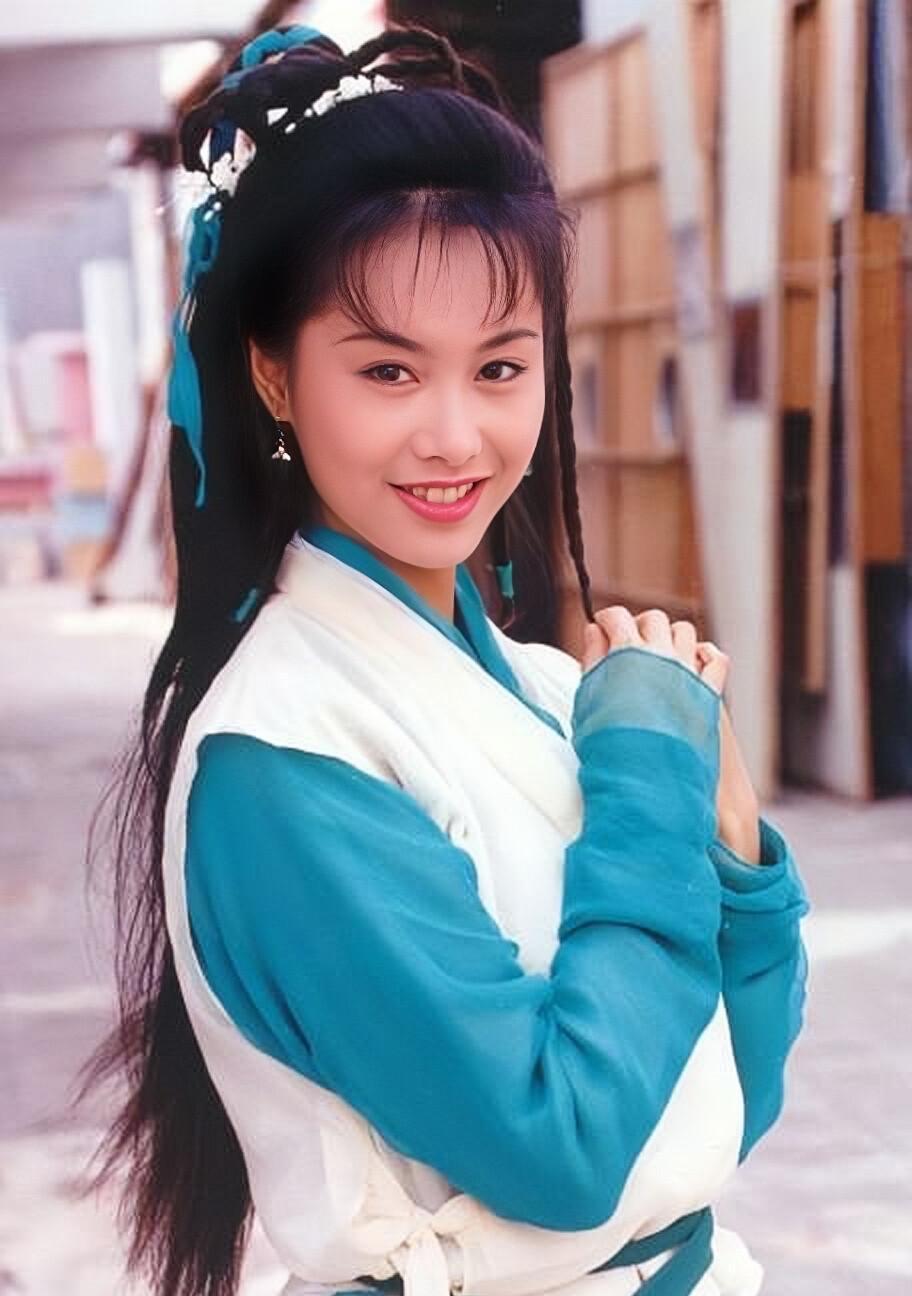 朱茵:从星女郎到深山隐居 朱茵曾是香港演艺圈的一颗耀眼新星,年轻貌