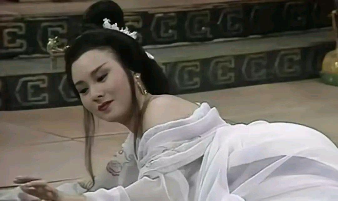 中年的成熟韵味 黄蓉是金庸先生笔下的经典角色之一,她在《神雕侠侣》