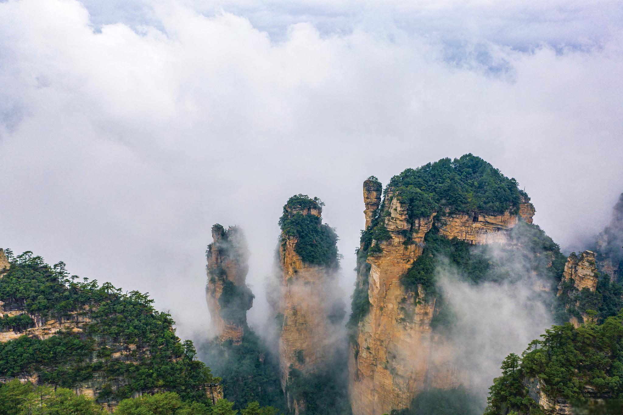 武陵源风景名胜区,位于中国中部湖南省西北部,是一个举世闻名的风景