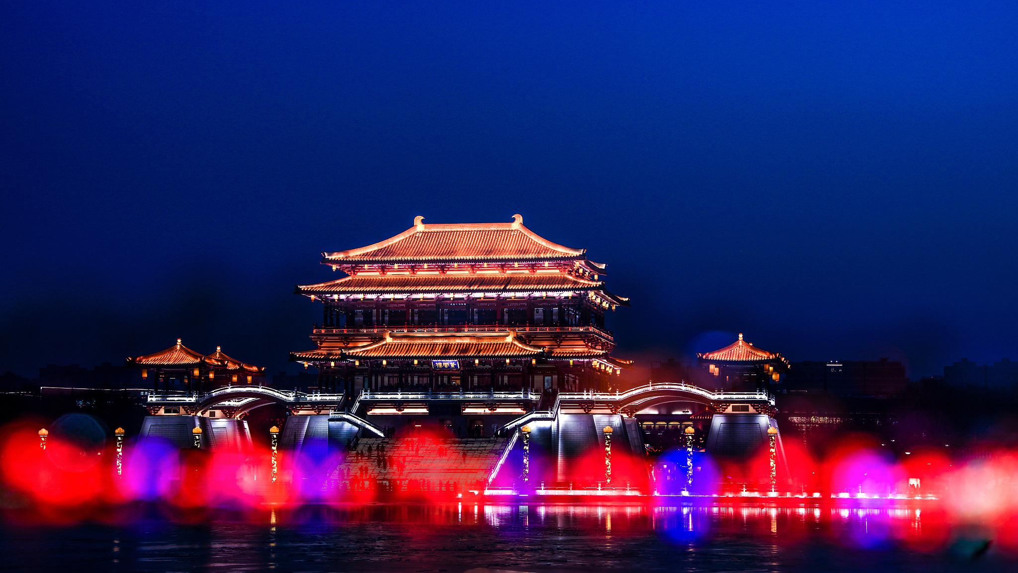 大唐芙蓉园景区 大唐芙蓉园景区位于中国陕西省西安市,是一座以唐代