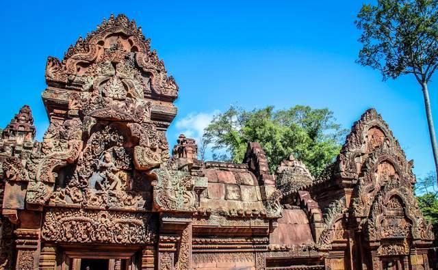 柬埔寨皇宫:宁静与神圣之地,珍藏吴哥艺术之宝 柬埔寨女王宫殿是