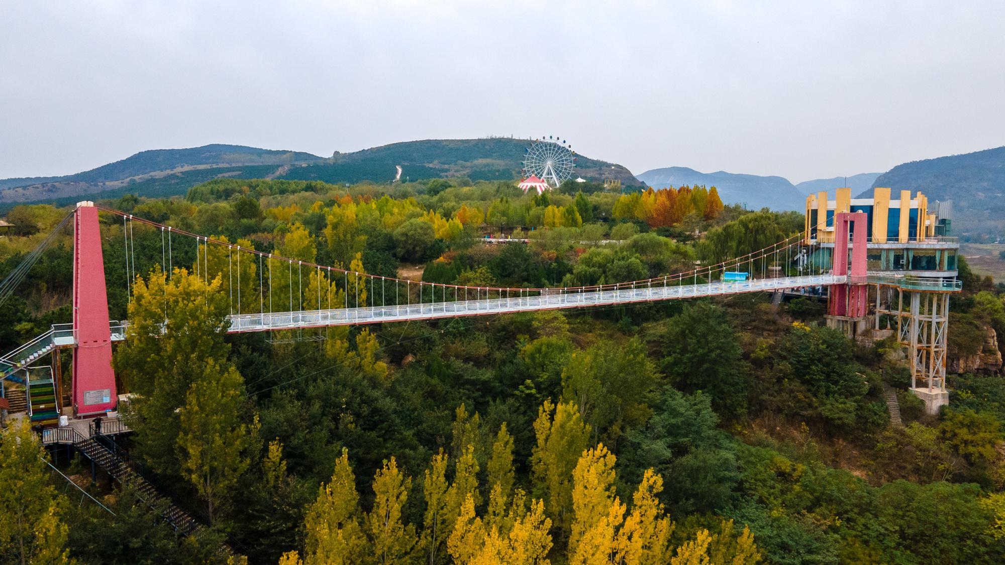 红石寨旅游度假区 红石寨旅游度假区,位于山东省临沂市沂南县铜井镇